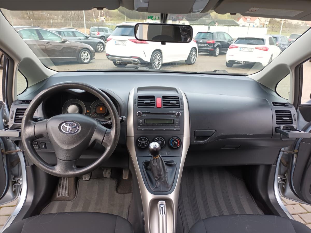 Toyota Auris Hatchback 1,4 l 66 kw