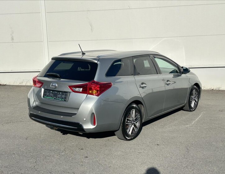 Toyota Auris Kombi 1,6 l 98 kw