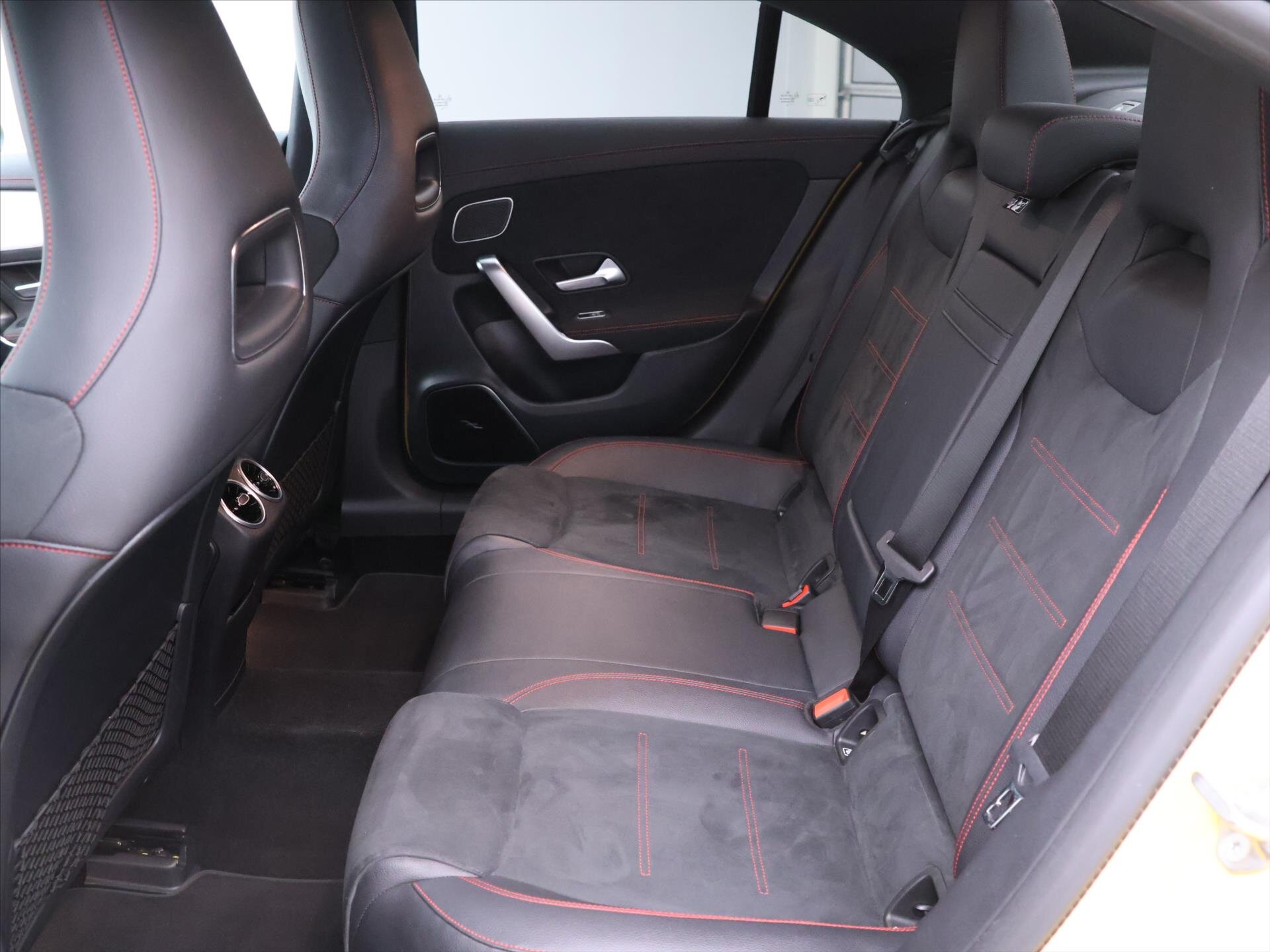 Mercedes-Benz CLA Sedan / Limuzína 2,0 l 140 kw