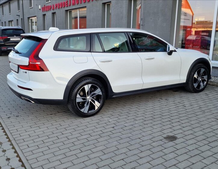 Volvo V60 Kombi 2,0 l 140 kw