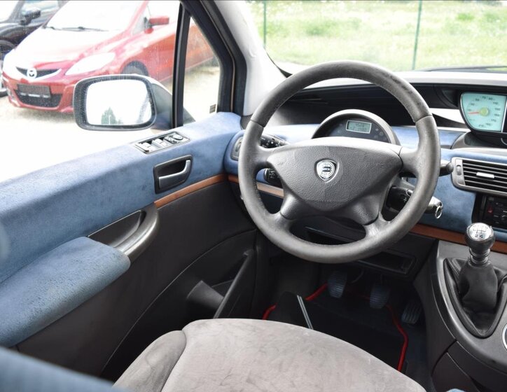 Lancia Phedra MPV 2,2 l 94 kw