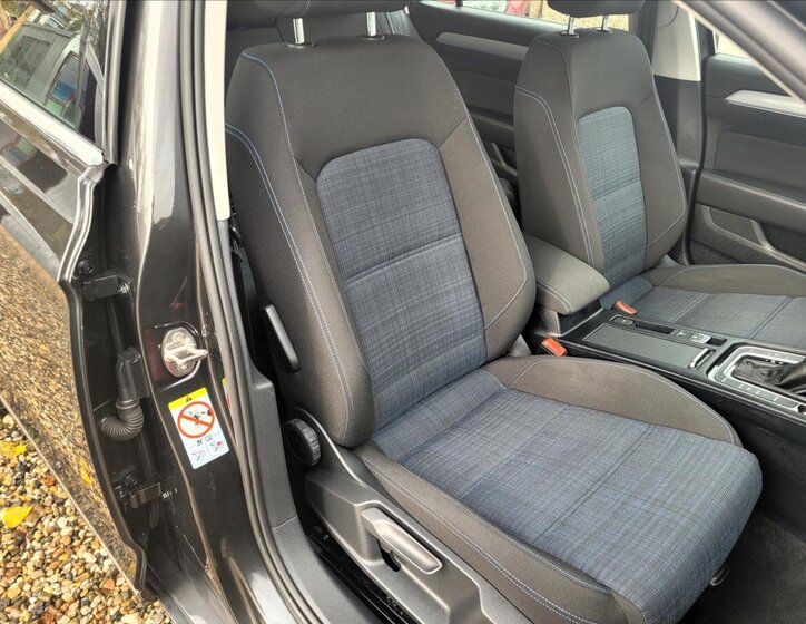 Volkswagen Passat Kombi 1,4 l 160 kw