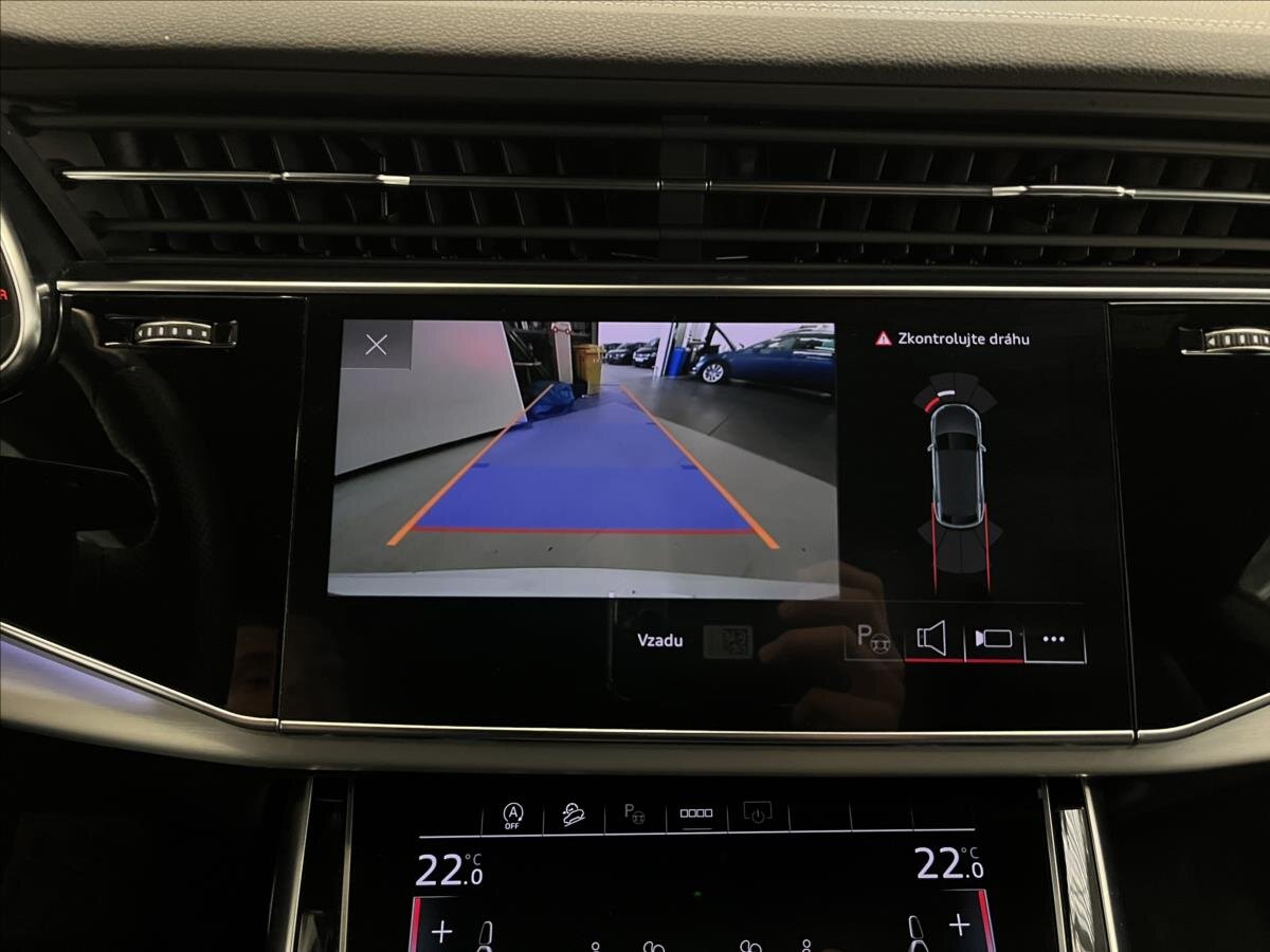 Audi Q8 SUV / Terénní 3,0 l 210 kw