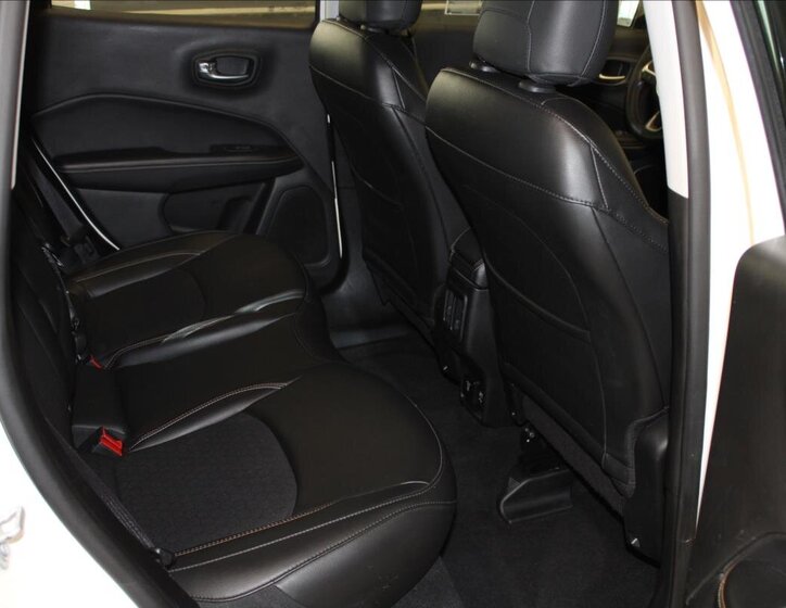 Jeep Compass SUV / Terénní 2,0 l 103 kw