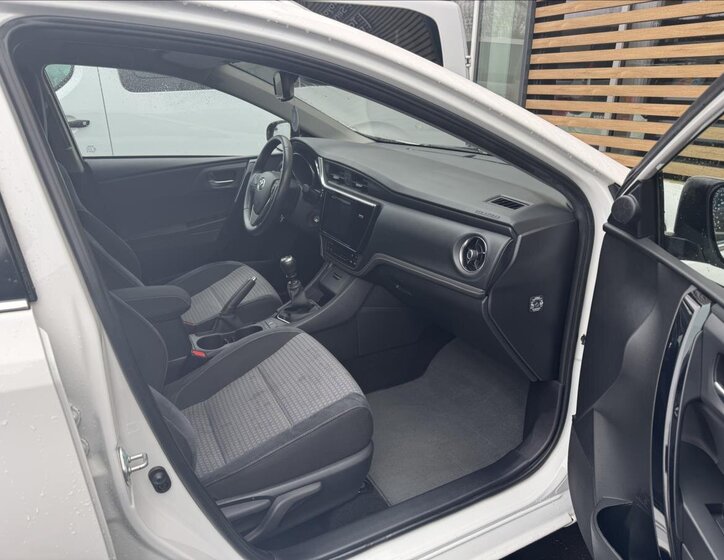 Toyota Auris Kombi 1,6 l 97 kw