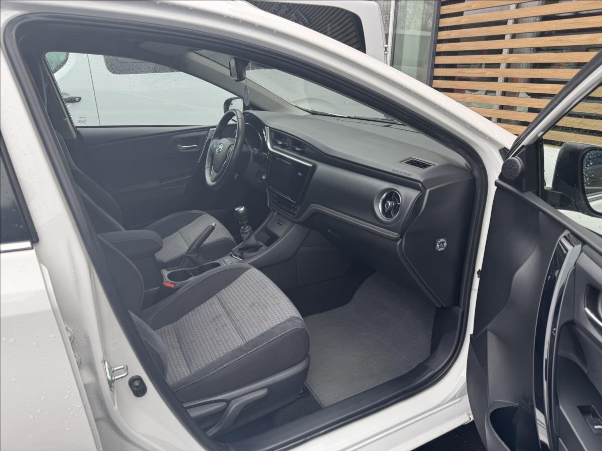 Toyota Auris Kombi 1,6 l 97 kw