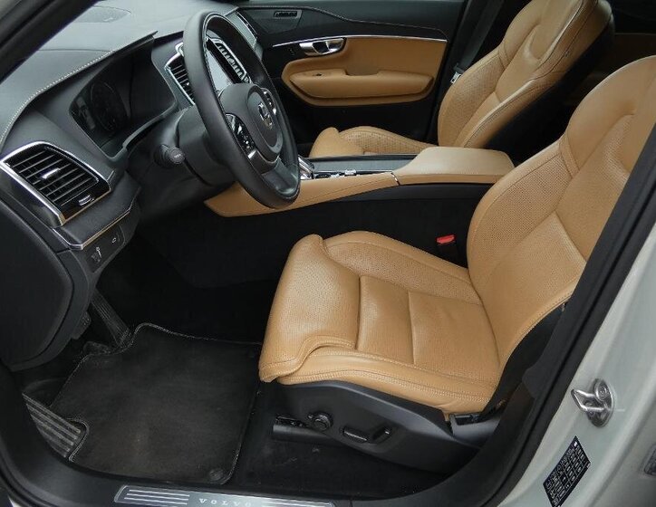 Volvo XC90 SUV / Terénní 2,0 l 220 kw