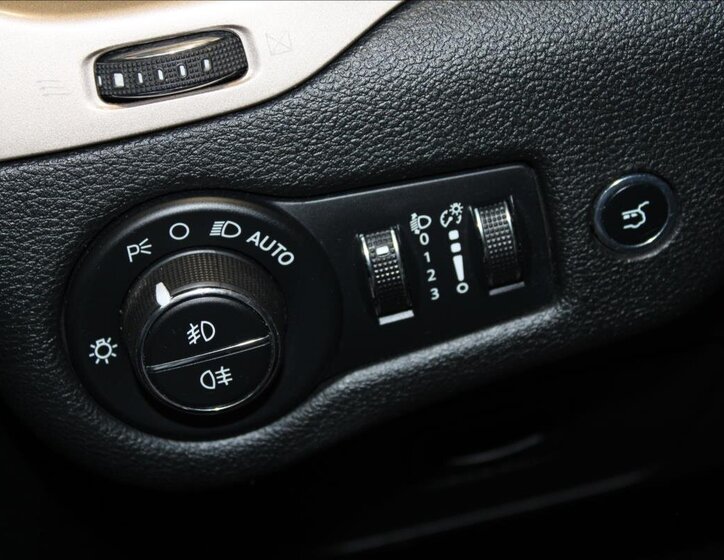 Jeep Cherokee SUV / Terénní 2,2 l 136 kw