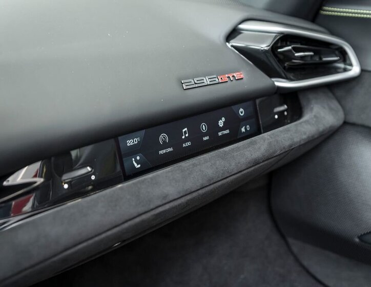 Ferrari Ostatní Kupé 3,0 l 610 kw