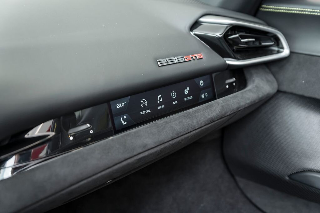 Ferrari Ostatní Kupé 3,0 l 610 kw