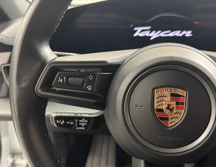 Porsche Taycan 12