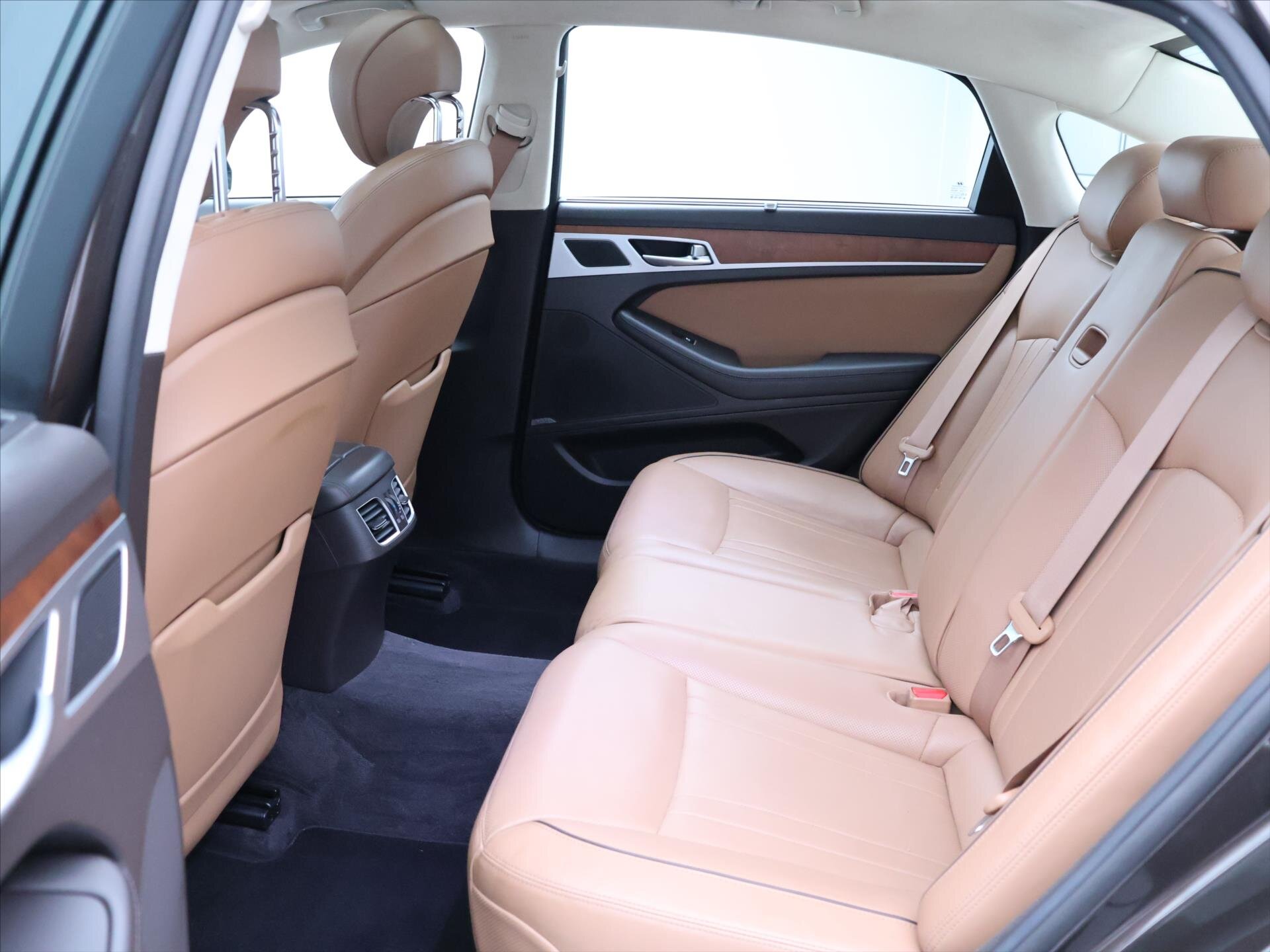 Hyundai Genesis Sedan / Limuzína 3,8 l 232 kw