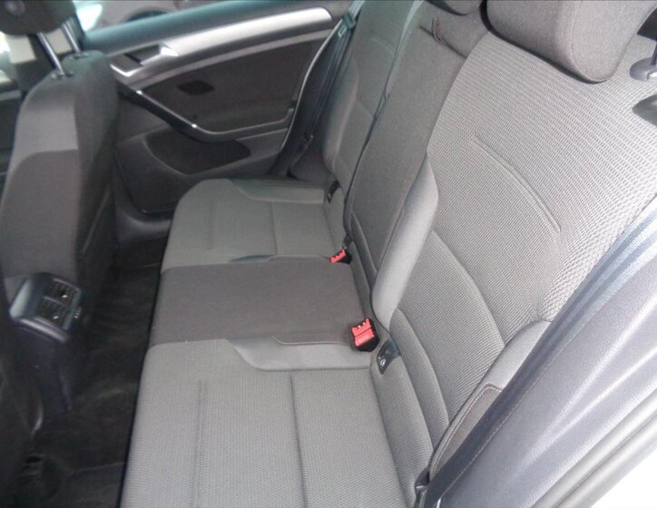 Volkswagen Golf Kombi 1,6 l 77 kw