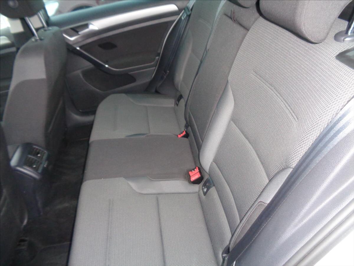 Volkswagen Golf Kombi 1,6 l 77 kw