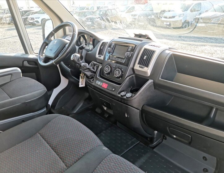 Peugeot Boxer Valník 2,2 l 121 kw