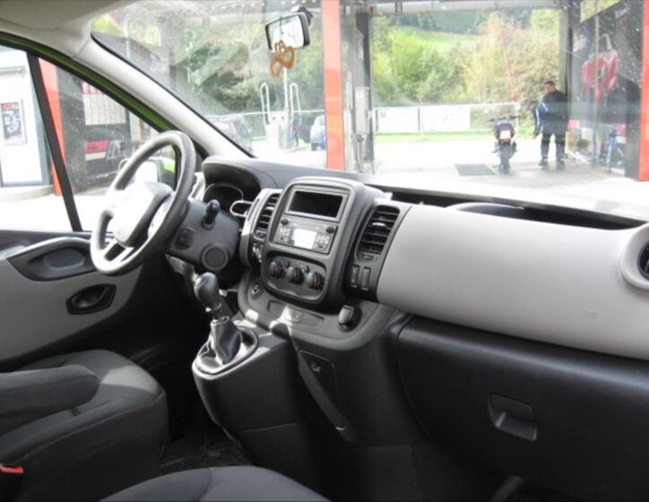 Renault Trafic 13