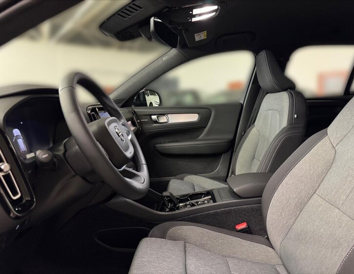 Volvo XC40 SUV / Terénní 2,0 l 120 kw