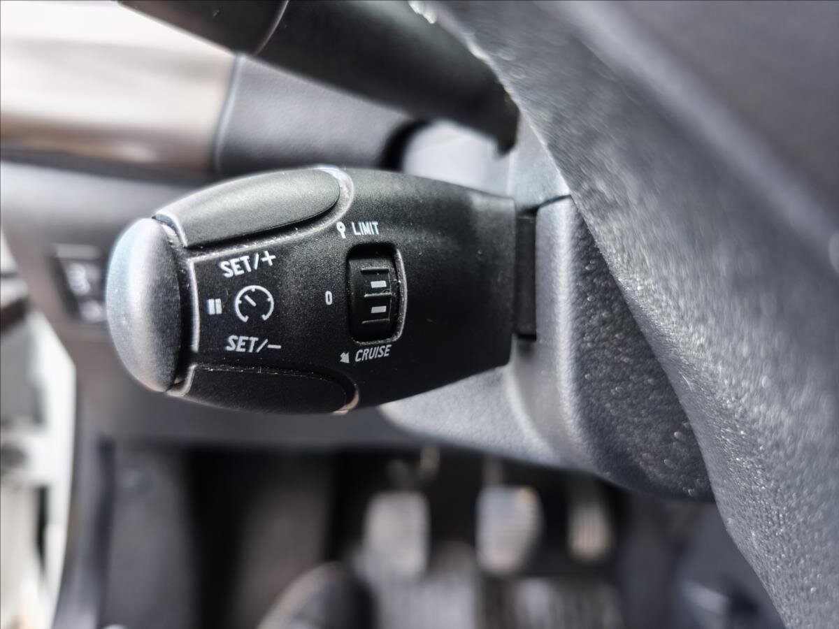 Peugeot 301 Sedan / Limuzína 1,2 l 60 kw