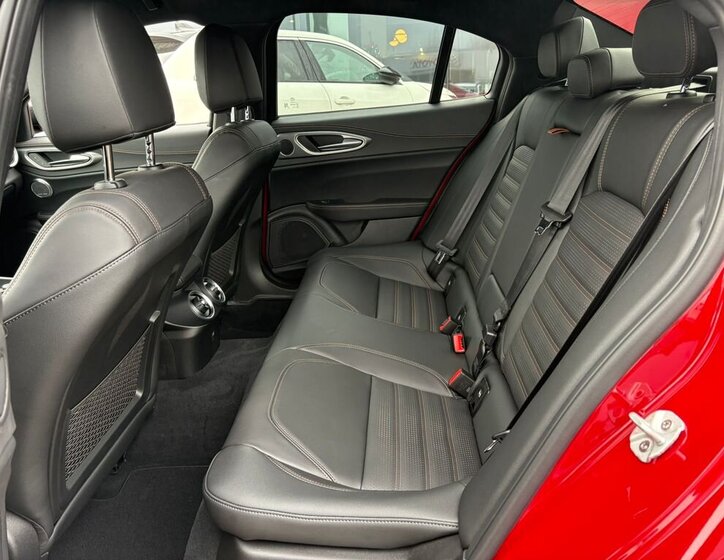 Alfa Romeo Giulia 10