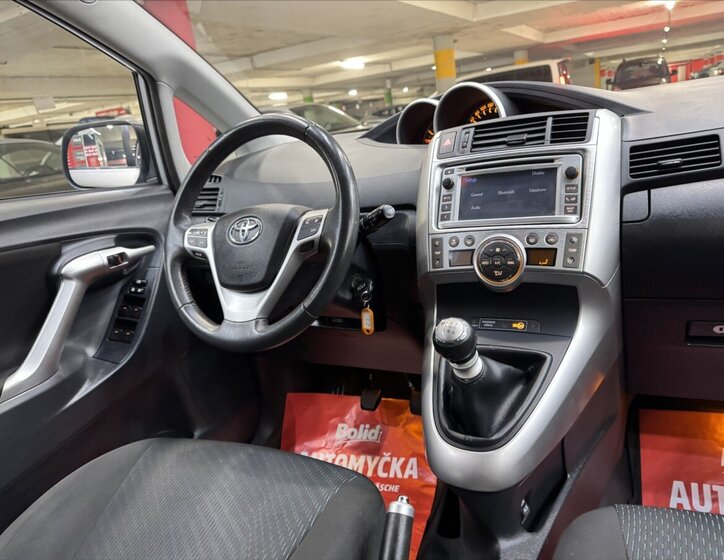 Toyota Verso Kombi 2,0 l 93 kw