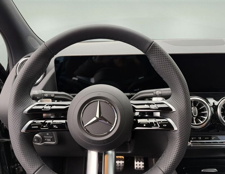 Mercedes-Benz GLA 10