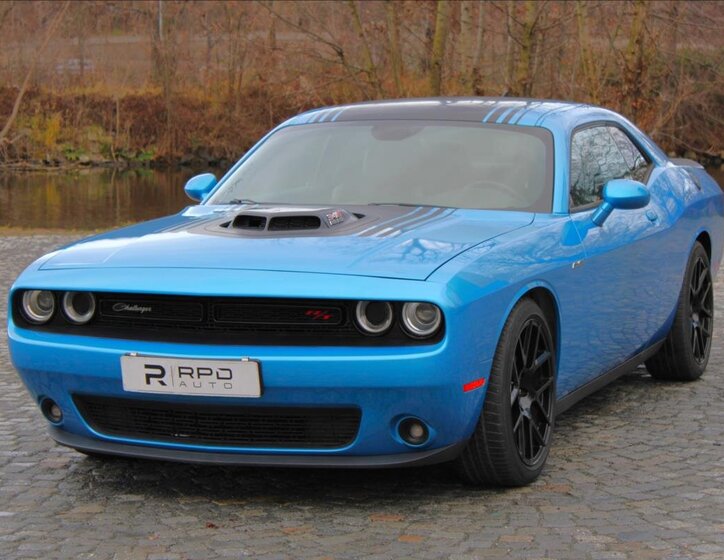 Dodge Challenger 1