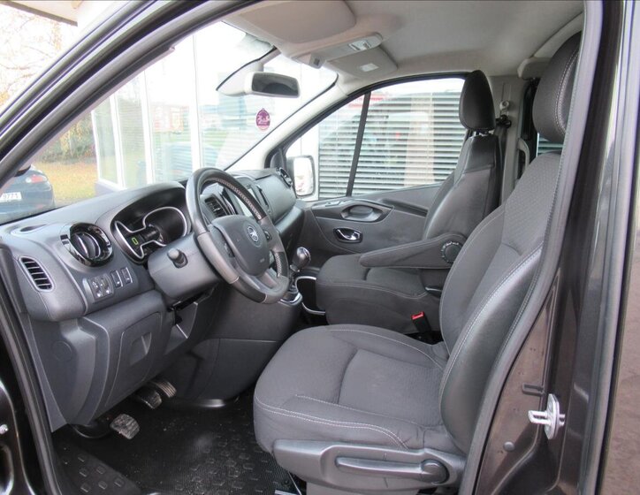 Opel Vivaro 17
