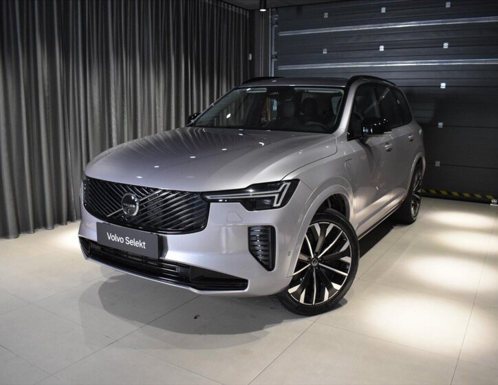 Volvo XC90 SUV / Terénní 2,0 l 228 kw