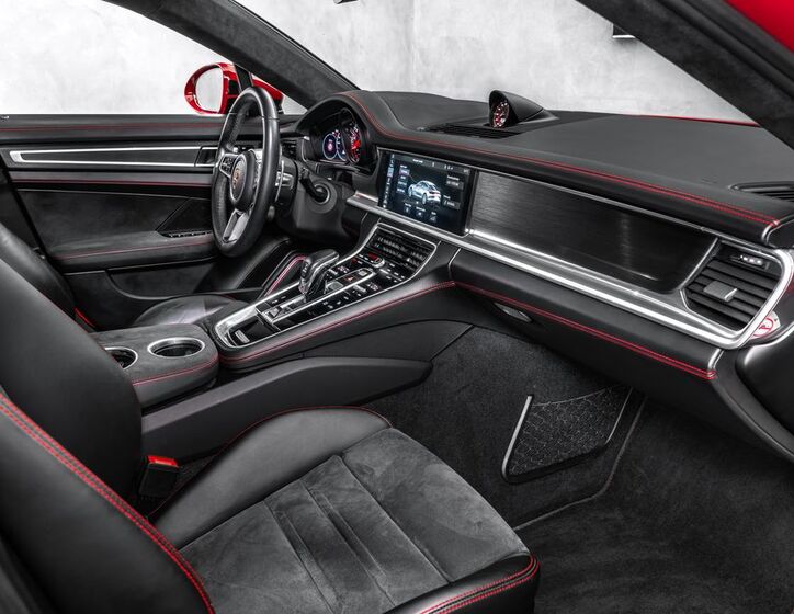 Porsche Panamera 12