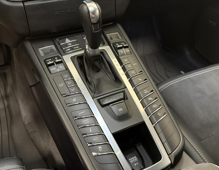 Porsche Macan 22