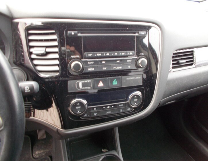 Mitsubishi Outlander SUV / Terénní 2,0 l 110 kw