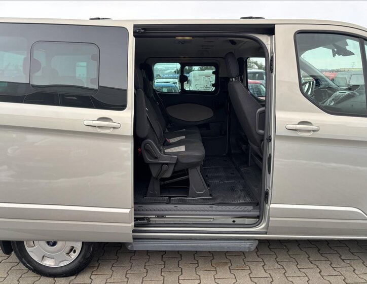 Ford Tourneo Custom 16