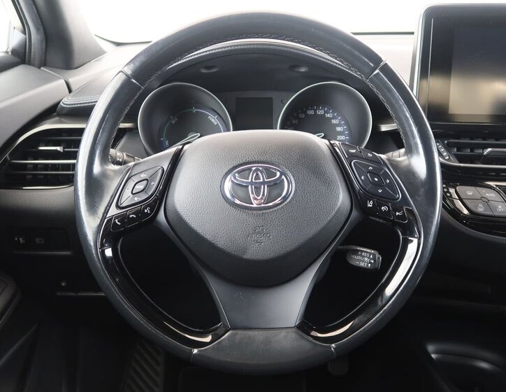 Toyota C-HR SUV / Terénní 1,8 l 72 kw