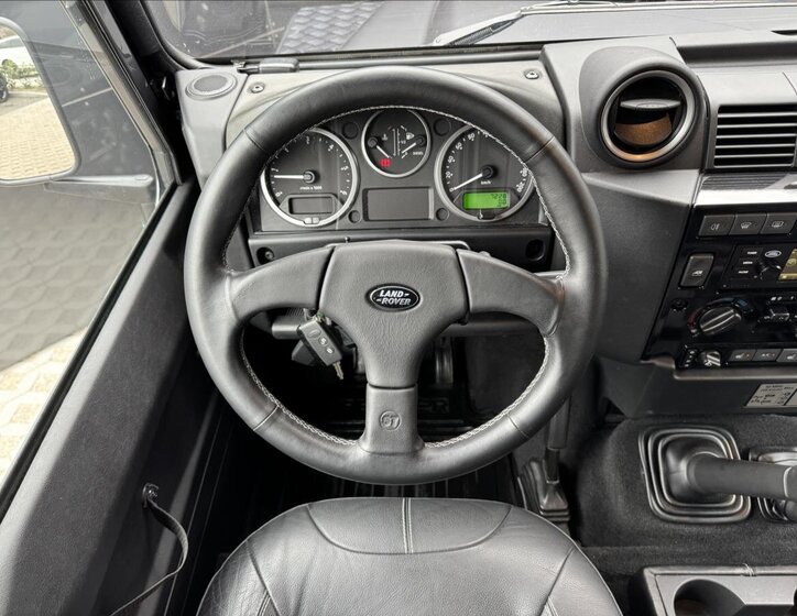 Land Rover Defender Skříň 2,2 l 90 kw