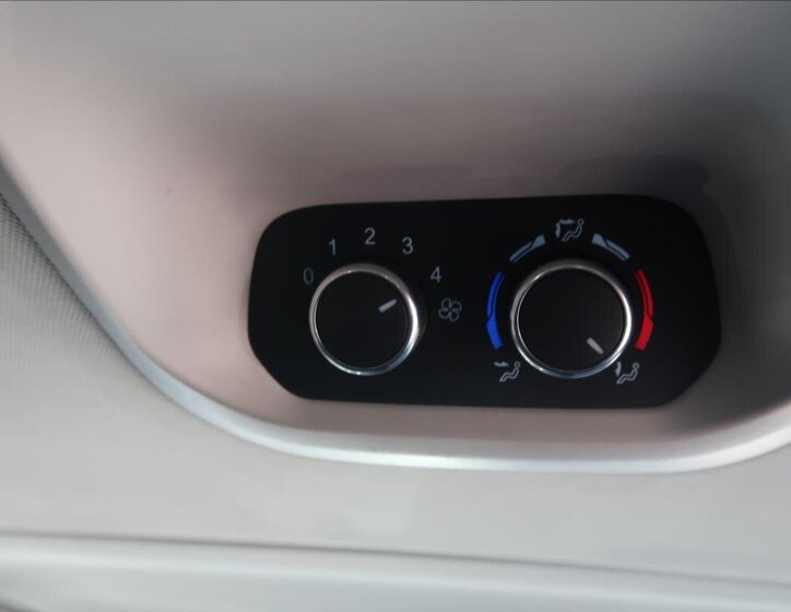 Ford Tourneo Custom MPV 2,0 l 96 kw