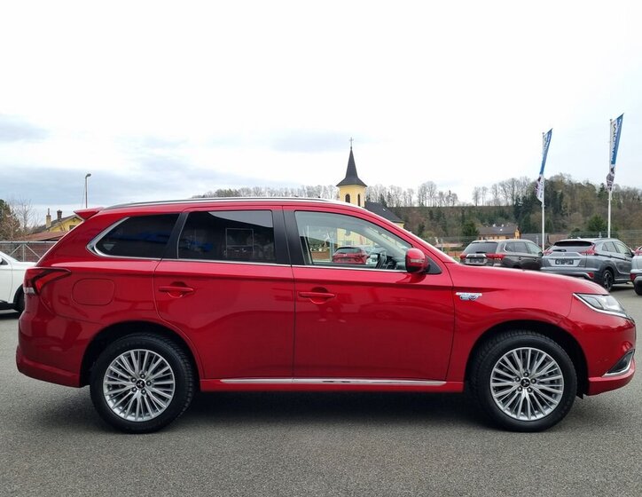 Mitsubishi Outlander SUV / Terénní 2,4 l 165 kw