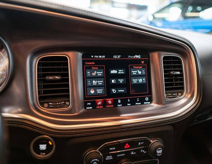 Dodge Charger Sedan / Limuzína 6,4 l 361 kw