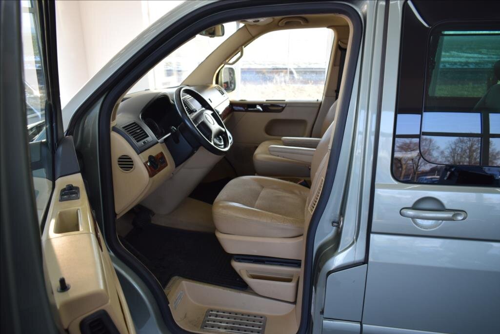 Volkswagen Multivan VAN-Minibus 2,5 l 128 kw