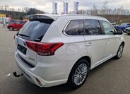 Mitsubishi Outlander SUV / Terénní 2,4 l 165 kw