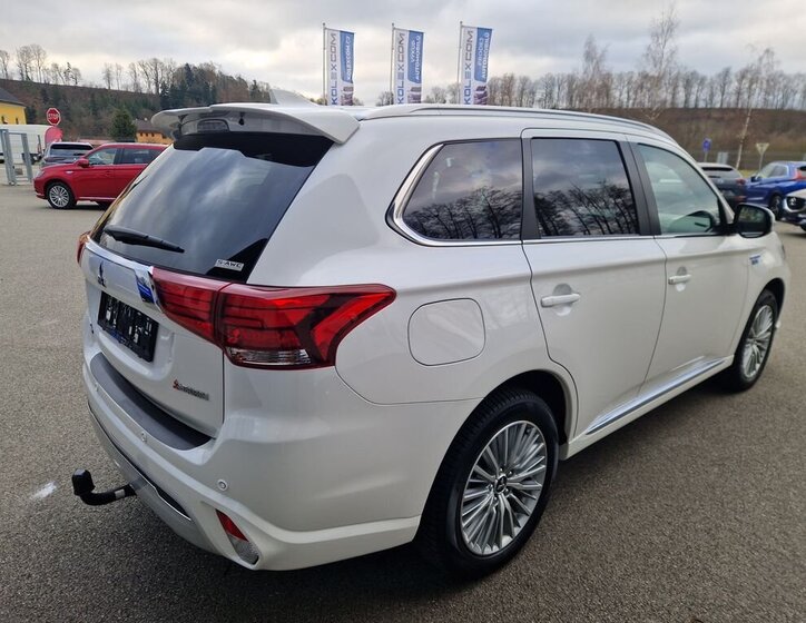 Mitsubishi Outlander SUV / Terénní 2,4 l 165 kw
