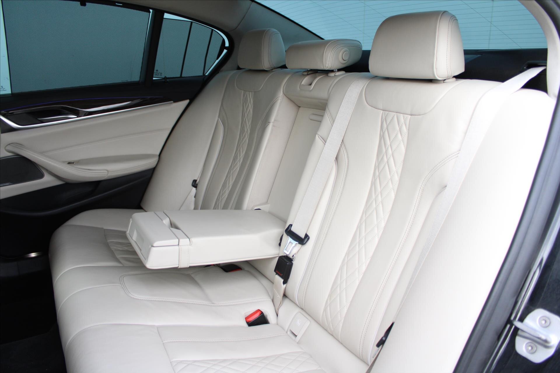 BMW Řada 5 Sedan / Limuzína 3,0 l 250 kw