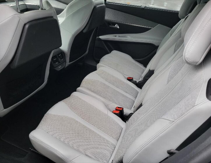 Peugeot 5008 SUV 1,5 l 96 kw