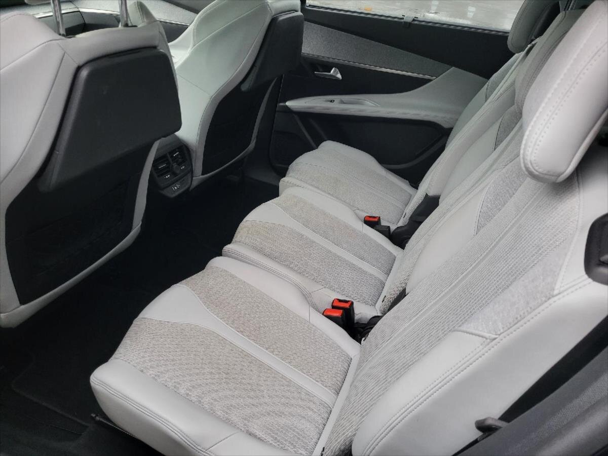 Peugeot 5008 SUV 1,5 l 96 kw