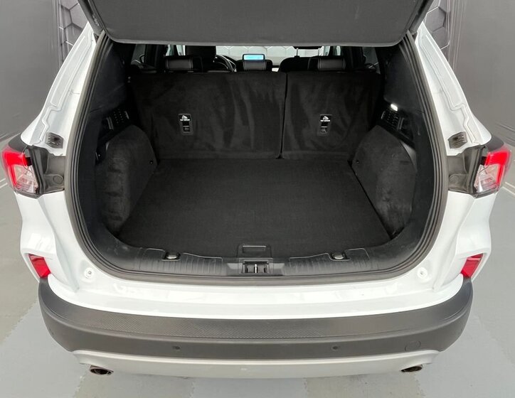 Ford Kuga SUV / Terénní 2,5 l 140 kw