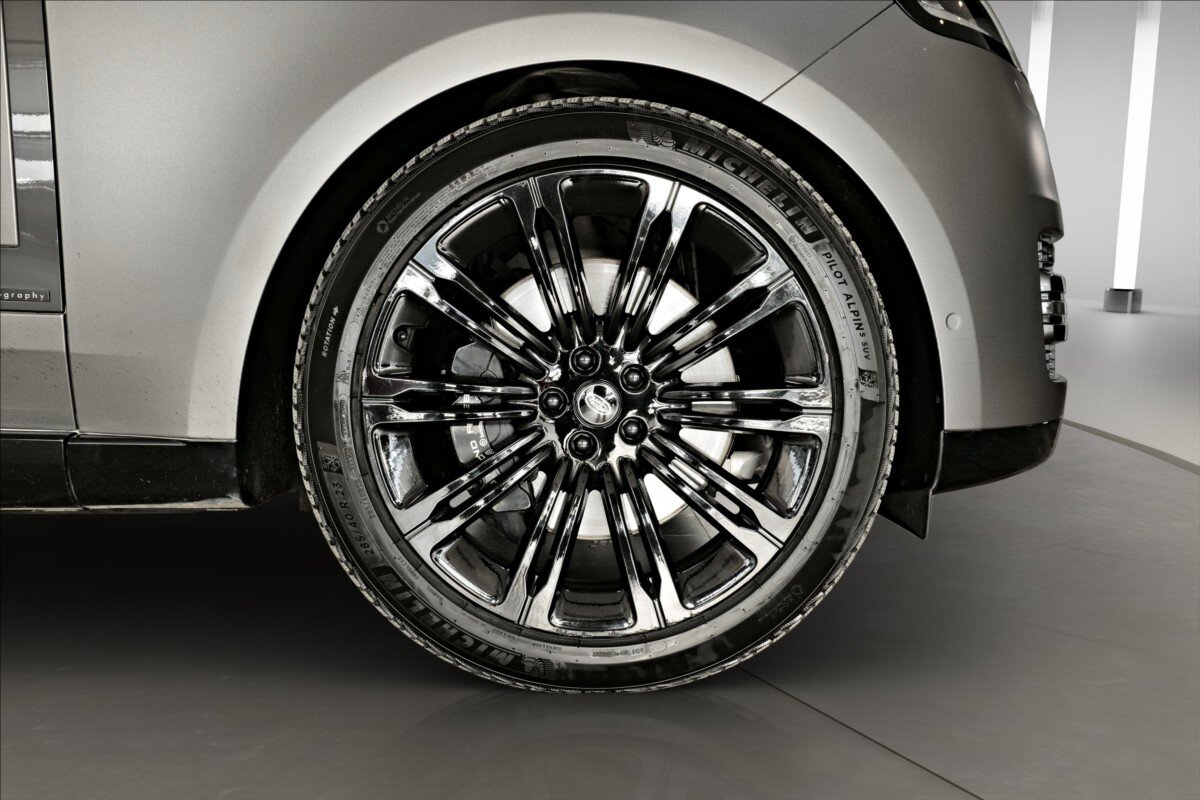 Land Rover Range Rover SUV 4,4 l 390 kw