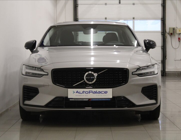 Volvo S60 Sedan / Limuzína 2,0 l 335 kw