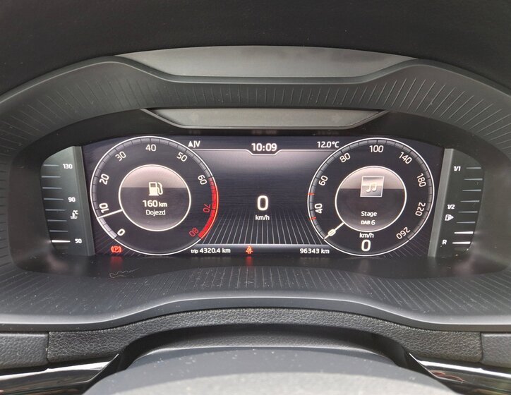 Škoda Karoq SUV / Terénní 1,5 l 110 kw