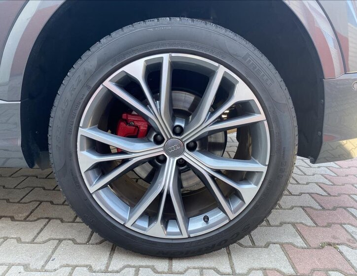 Audi Q8 SUV / Terénní 3,0 l 250 kw