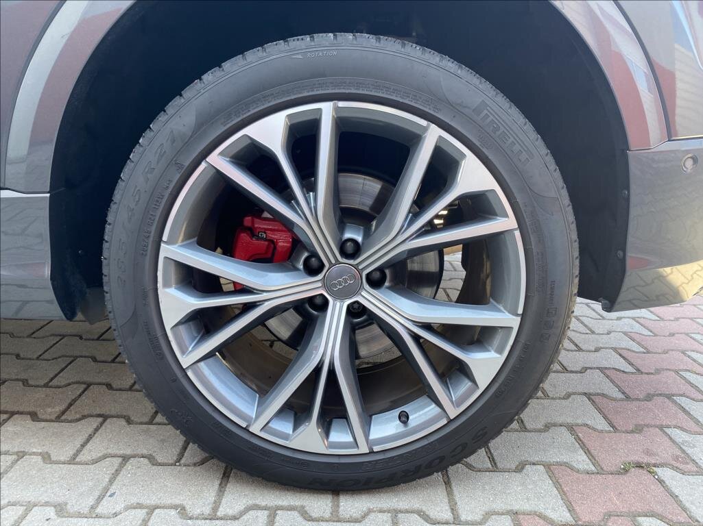 Audi Q8 SUV / Terénní 3,0 l 250 kw