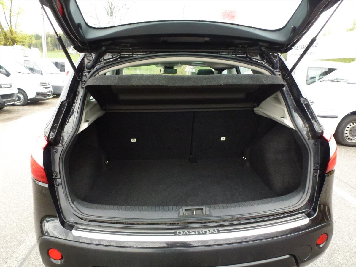 Nissan Qashqai SUV / Terénní 2,0 l 104 kw